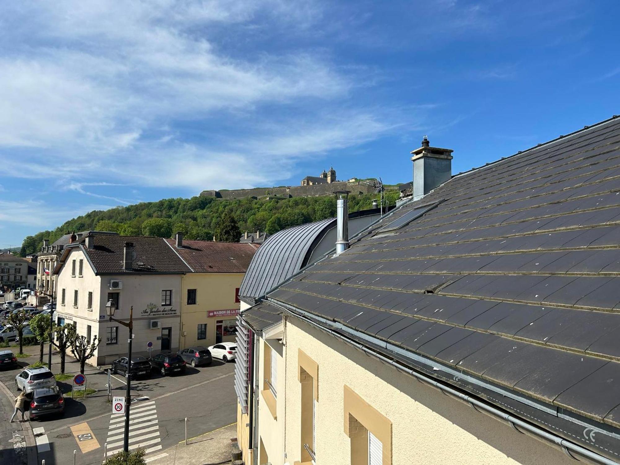 Au Coeur De Montmedy Bed & Breakfast ภายนอก รูปภาพ